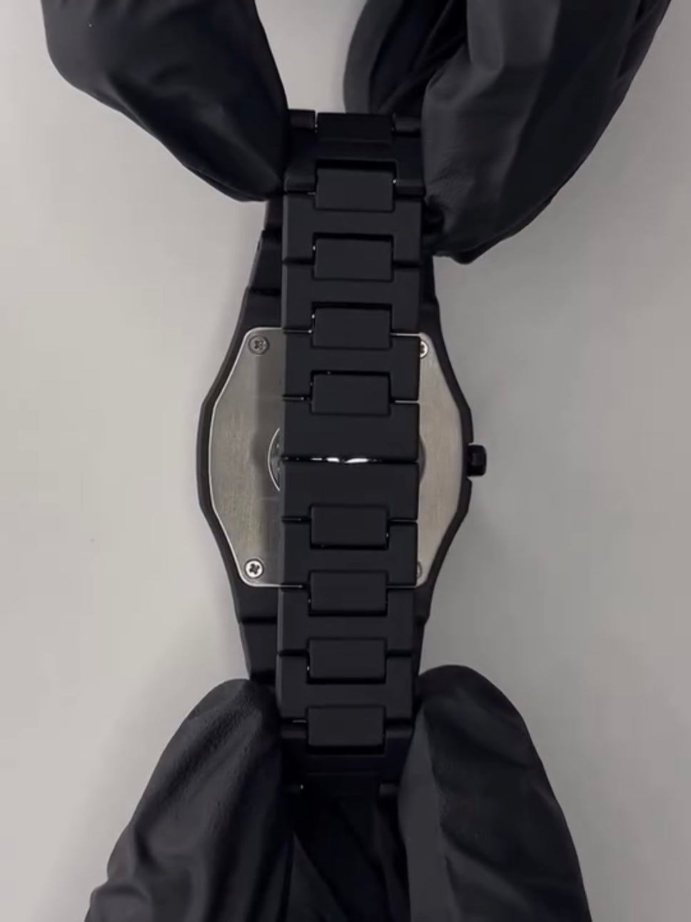 Aura Minimalist Analog Watch for Men & Women – Black Dial with Stainless Steel Strap & Butterfly Clasp